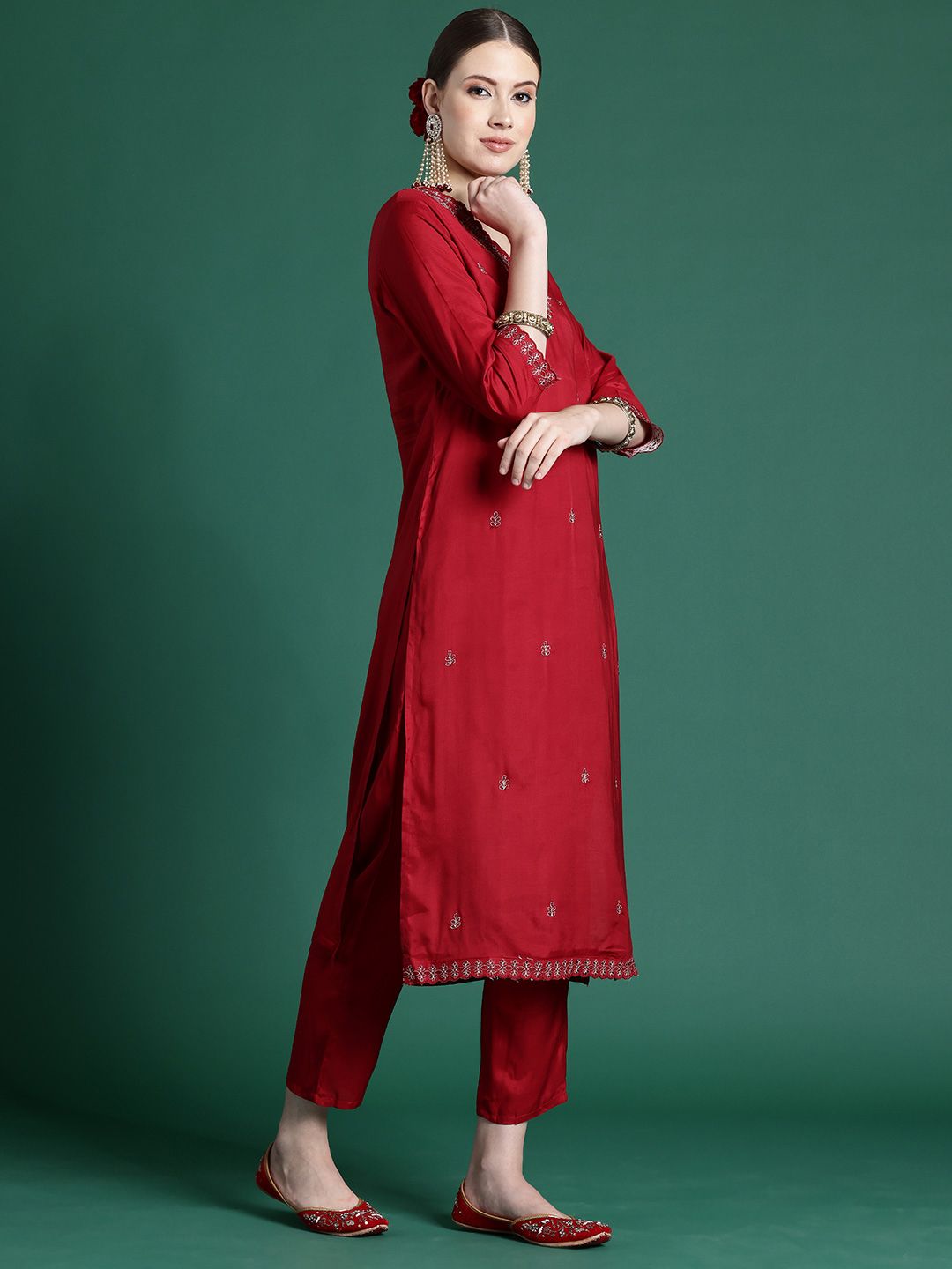 Ethnic Motifs Embroidered Regular Thread Work Kurta With Trousers