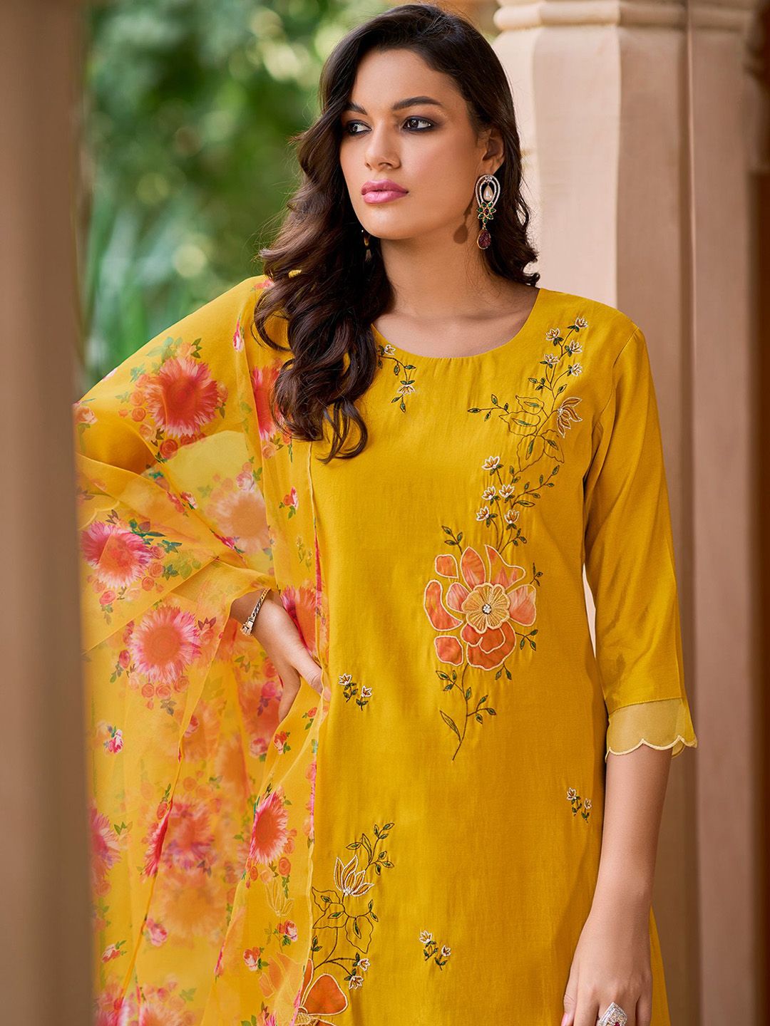 Dhiyona IE Floral Embroidered Thread Work Straight Kurta With Trousers & Dupatta