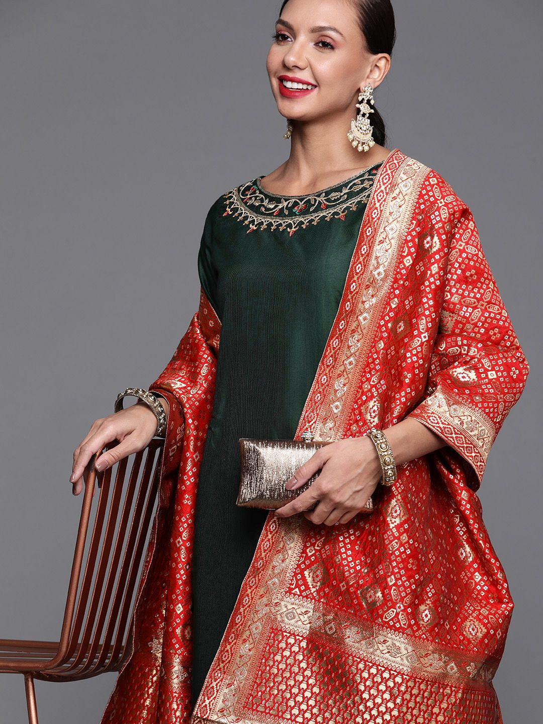 Dhiyona IE Women Green Thread Work Liva Kurta with Trousers & Dupatta