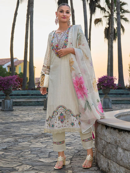 Floral Embroidered Regular Thread Work Pure Cotton Kurta with Trousers & Dupatta