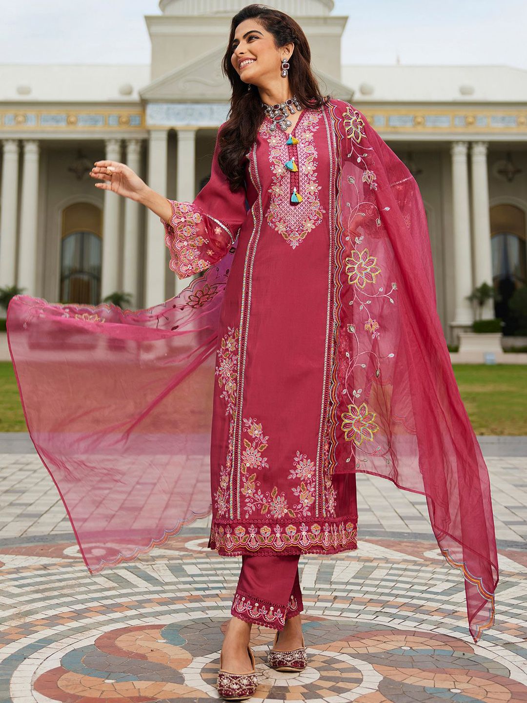 Women Floral Embroidered Regular Thread Work Kurta with Trousers & With Dupatta