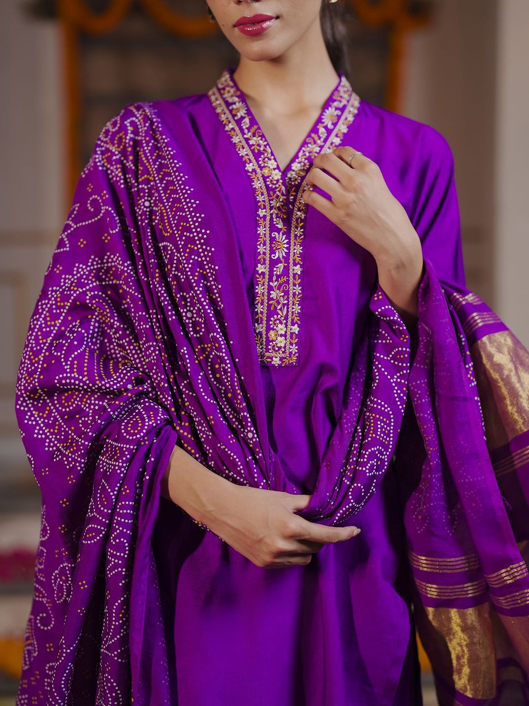 Dhiyona IE Floral Embroidered Thread Work Liva Straight Kurta With Trousers & Dupatta