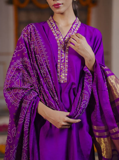 Dhiyona IE Floral Embroidered Thread Work Liva Straight Kurta With Trousers & Dupatta