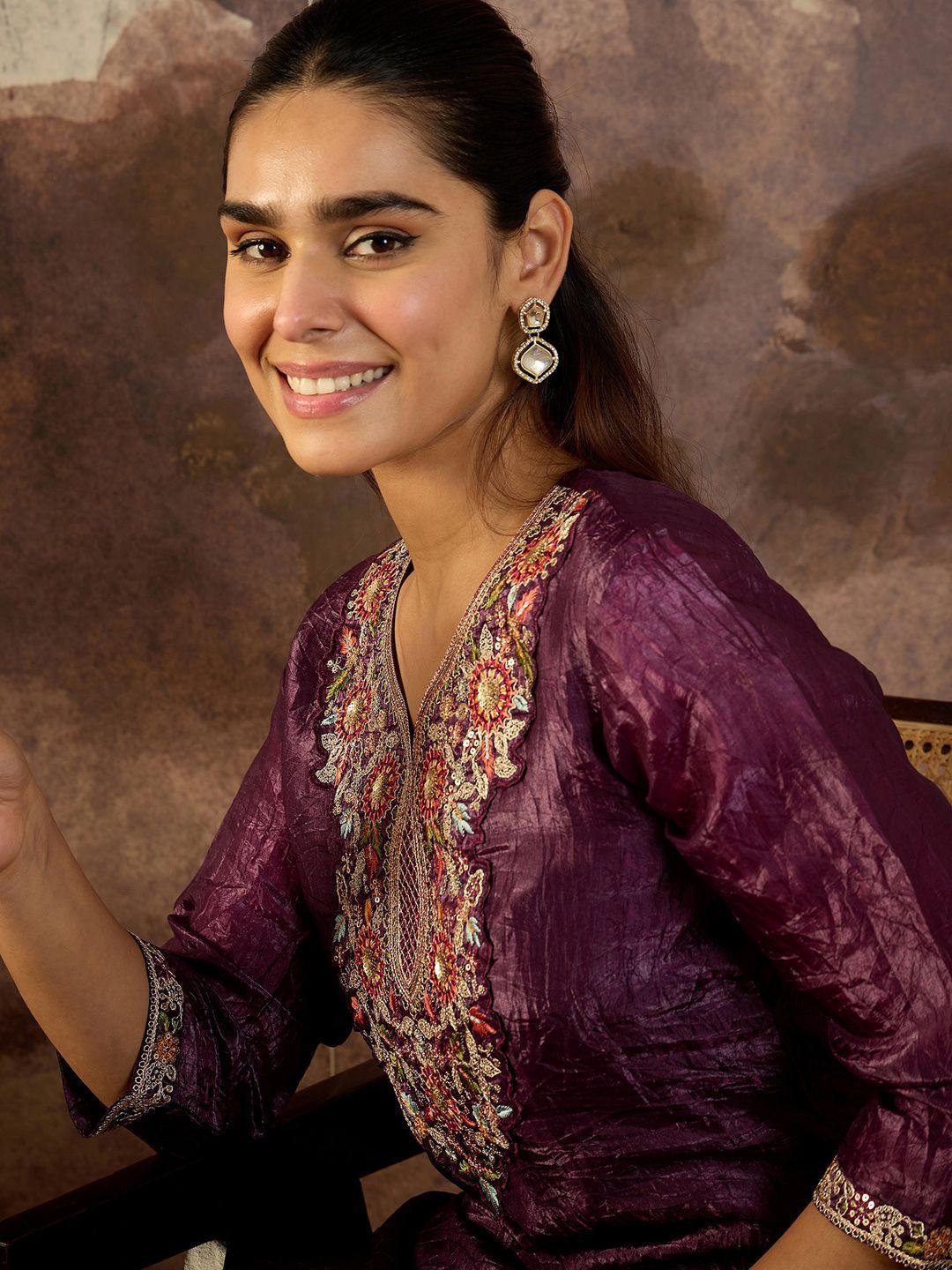 Women Floral Embroidered Kurta with Trousers