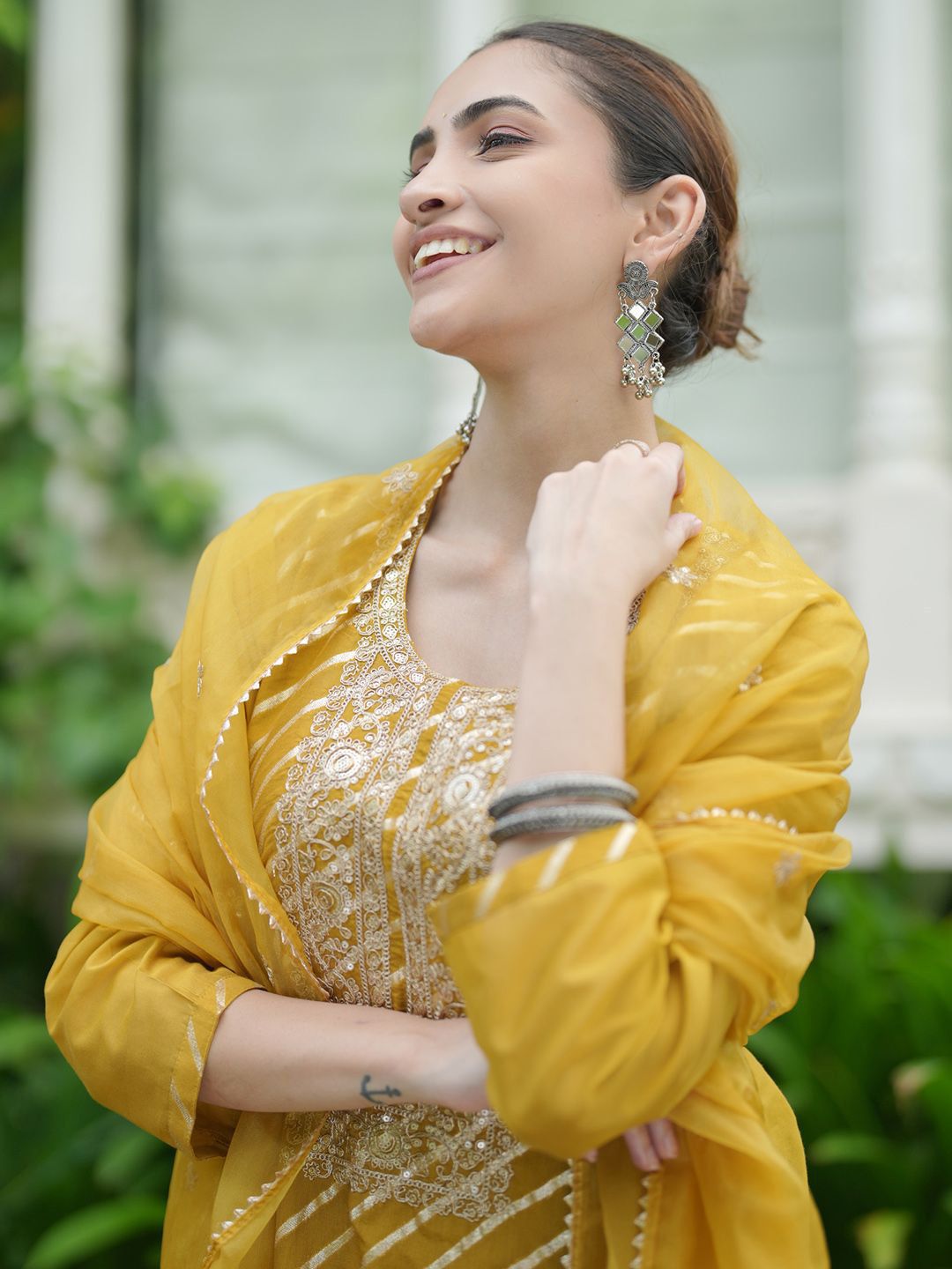 Dhiyona IE Women Leheriya Embroidered Chanderi Silk Kurta With Trousers & Dupatta