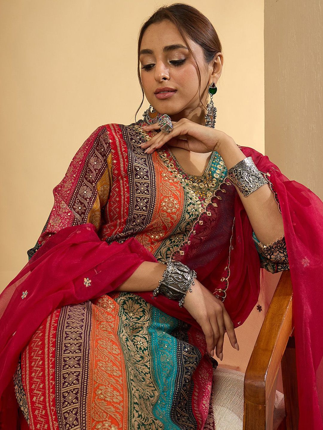 Dhiyona IE Women Ethnic Motifs Embroidered Thread Work Kurta with Palazzos & With Dupatta