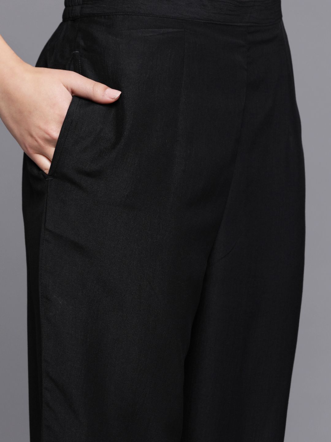 Women Floral Yoke Design Regular Thread Work Kurta with Trousers & Dupatta