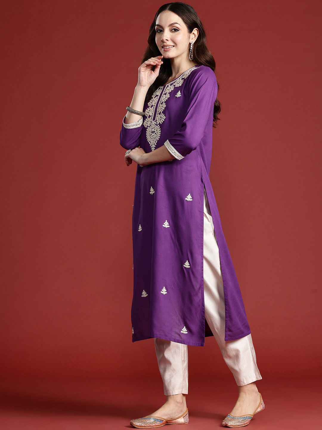 Dhiyona IE Women Floral Embroidered Thread Work Kurta