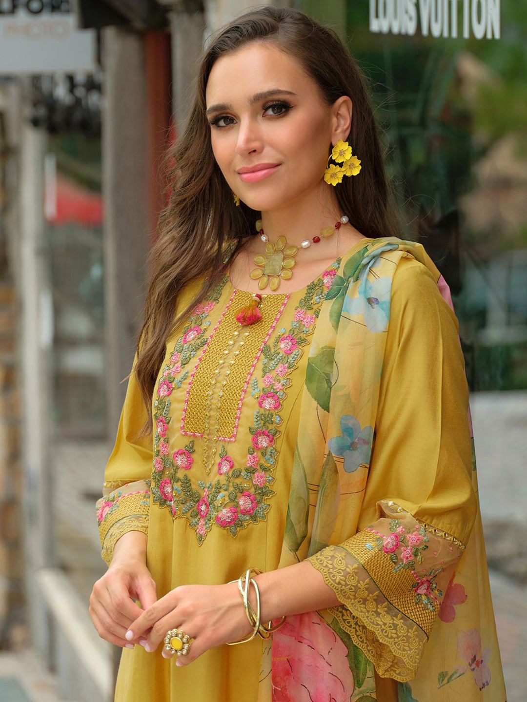 Floral Embroidered Round Neck Thread Work Kurta With Trousers & Dupatta