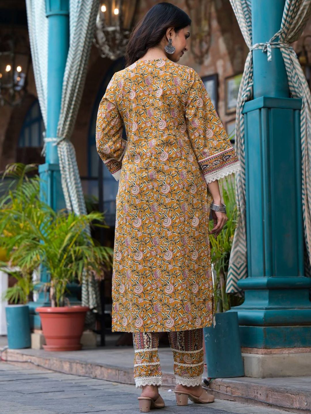 Dhiyona VA Women'sFloral Printed Regular Mirror Work Pure Cotton Kurta with Trousers & Dupatta