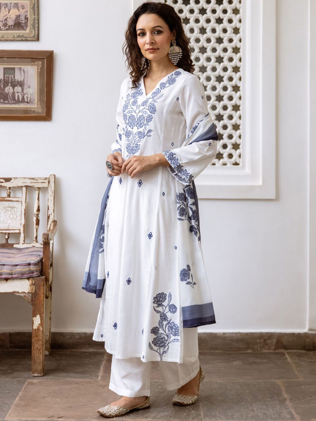 Women Floral Embroidered Regular Thread Work Pure Cotton Kurta with Trousers & With Dupatta