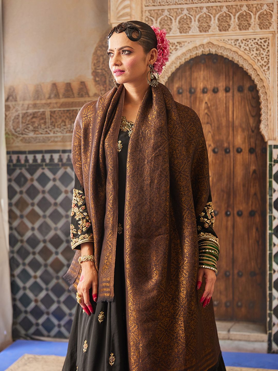 Dhiyona PA Women Floral Woven Design Reversible Shawl