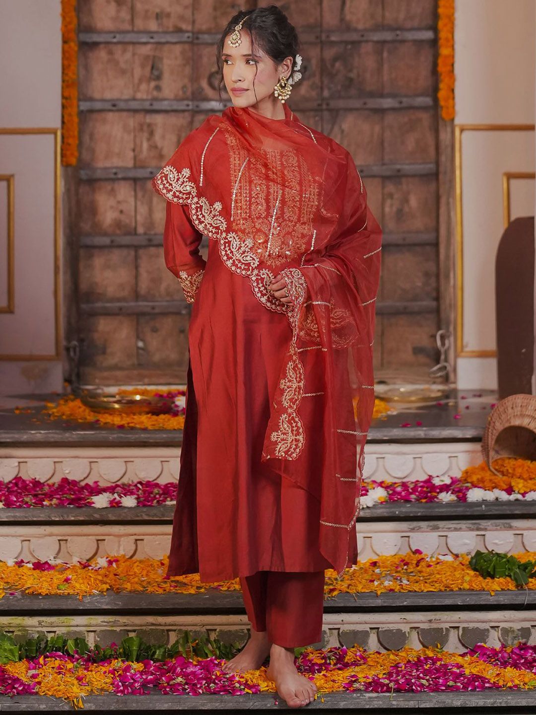 Dhiyona IE Ethnic Motifs Embroidered Liva Straight Kurta With Trousers & Dupatta