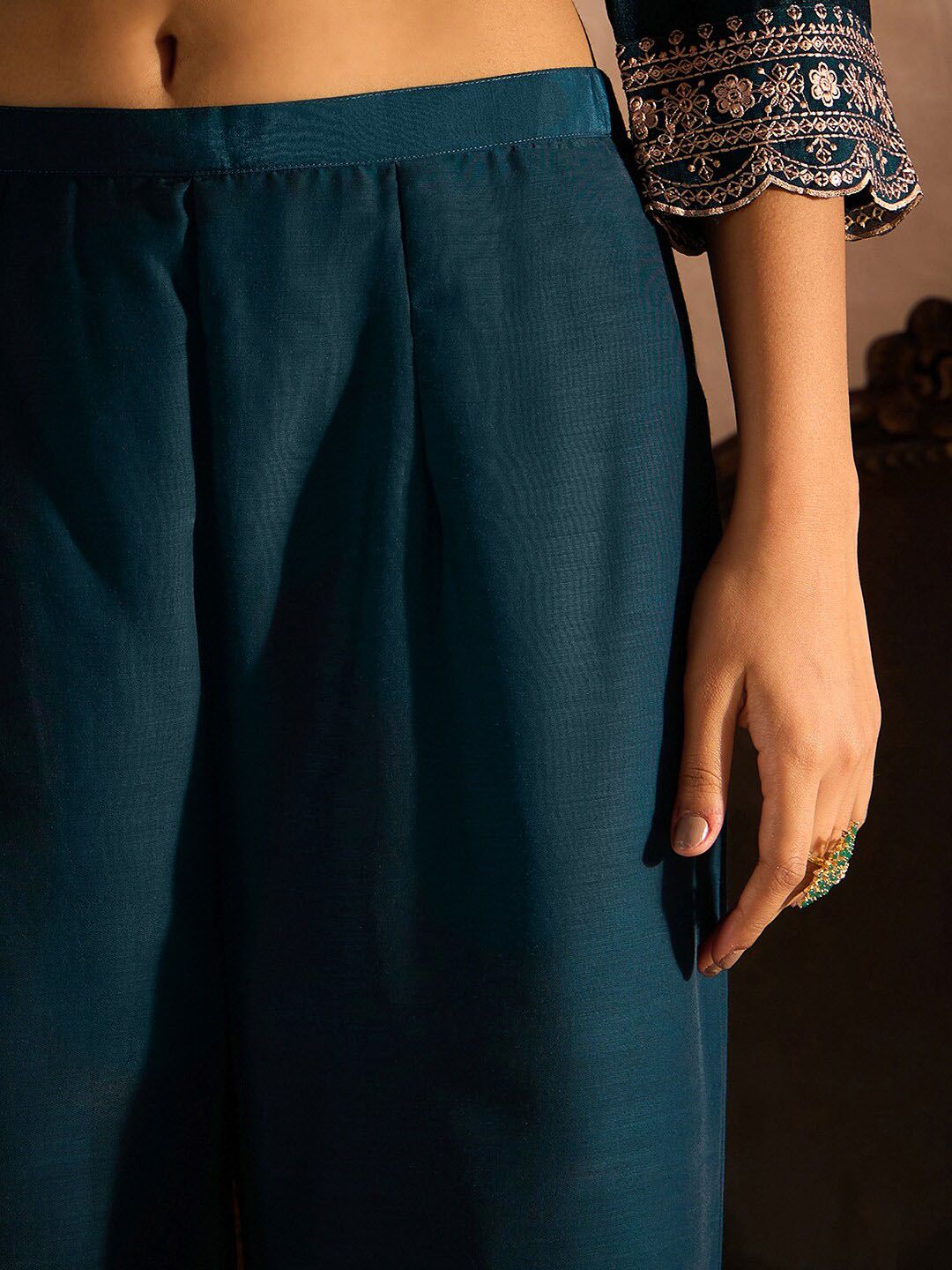 Ethnic Motifs Embroidered Thread Work Straight Kurta with Trouser & Dupatta