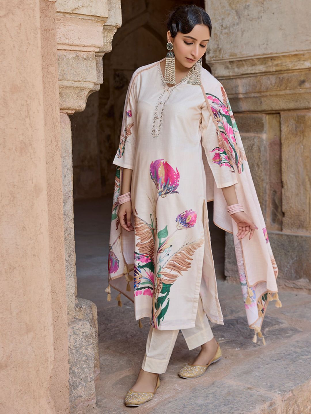 Dhiyona WP Women Floral Printed Linen Kurta with Trousers & Dupatta