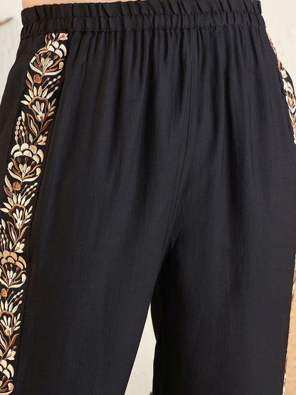 Women Floral Yoke Design Regular Thread Work Kurti with Trousers