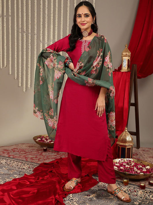 Dhiyona VA Women'sThread Work Detail Straight Kurta & Trousers With Dupatta