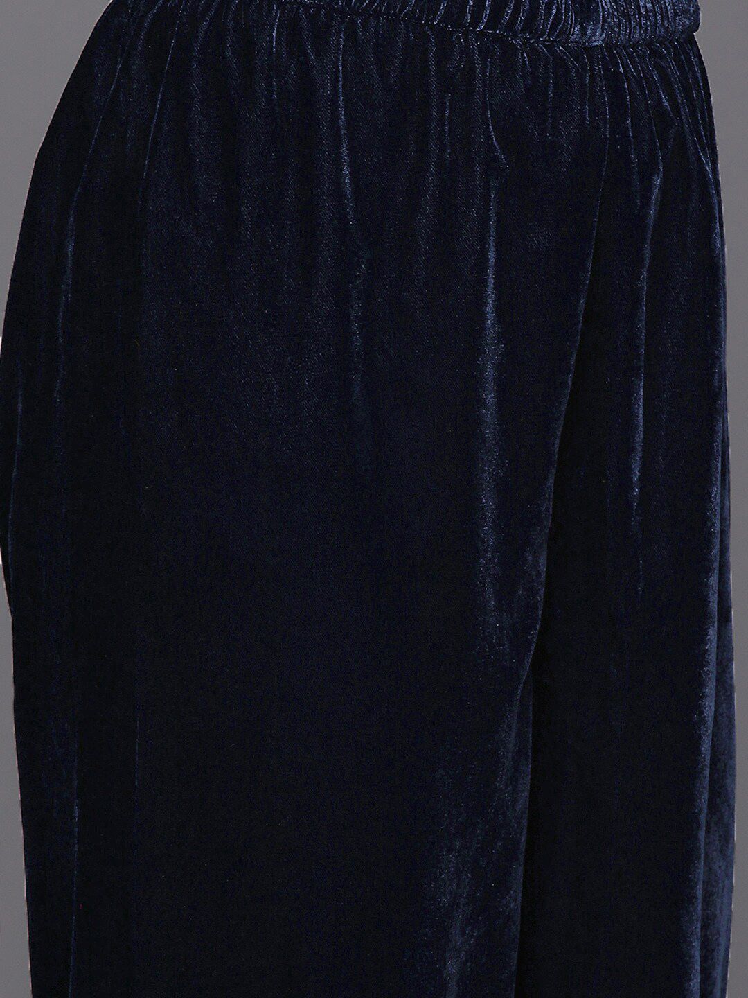 Dhiyona VA Women's Winter Velvet Embroidered Kurta with Trousers & With Dupatta