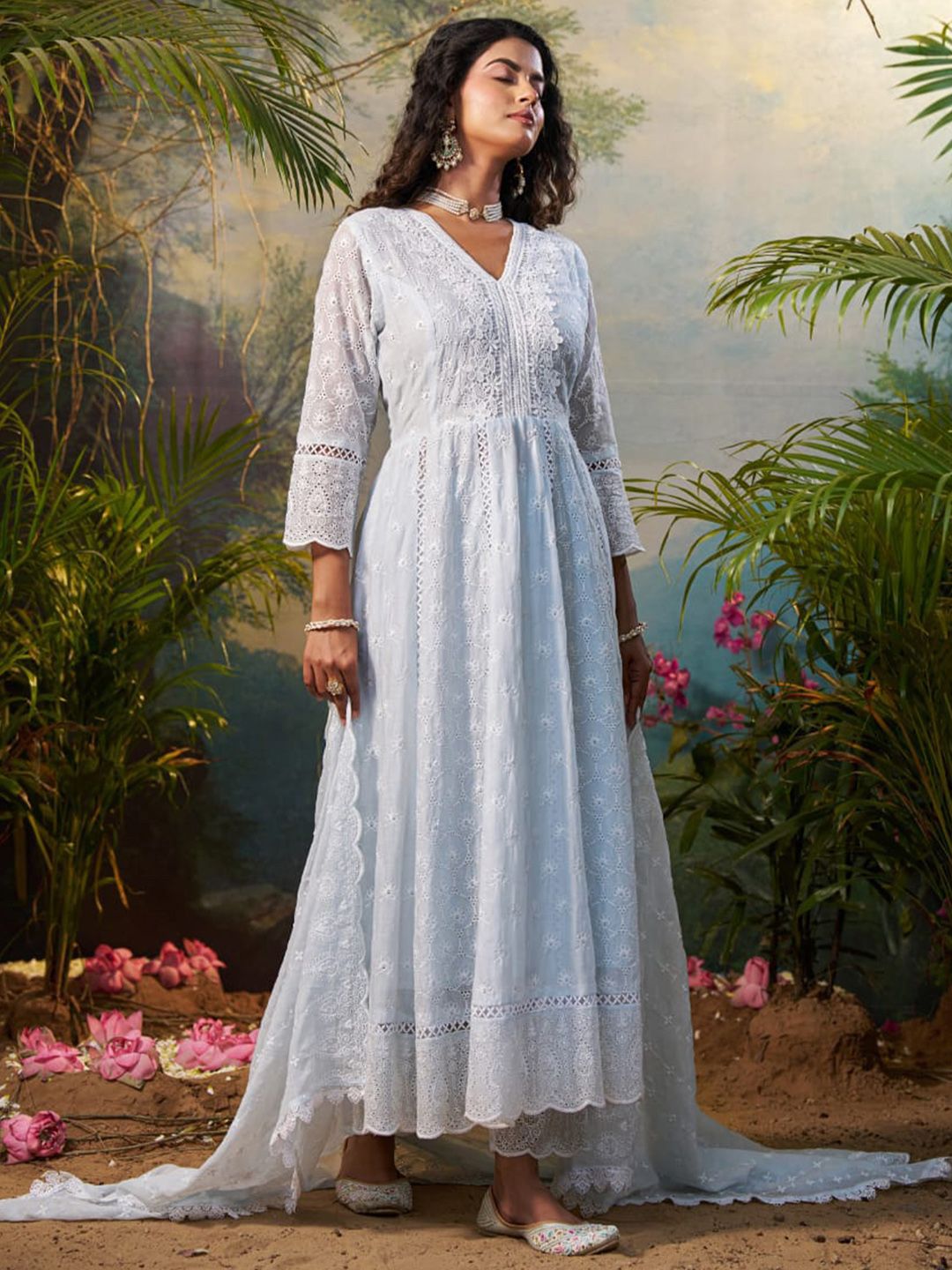 Women Floral Embroidered Regular Thread Work Kurta Trousers With Dupatta Set