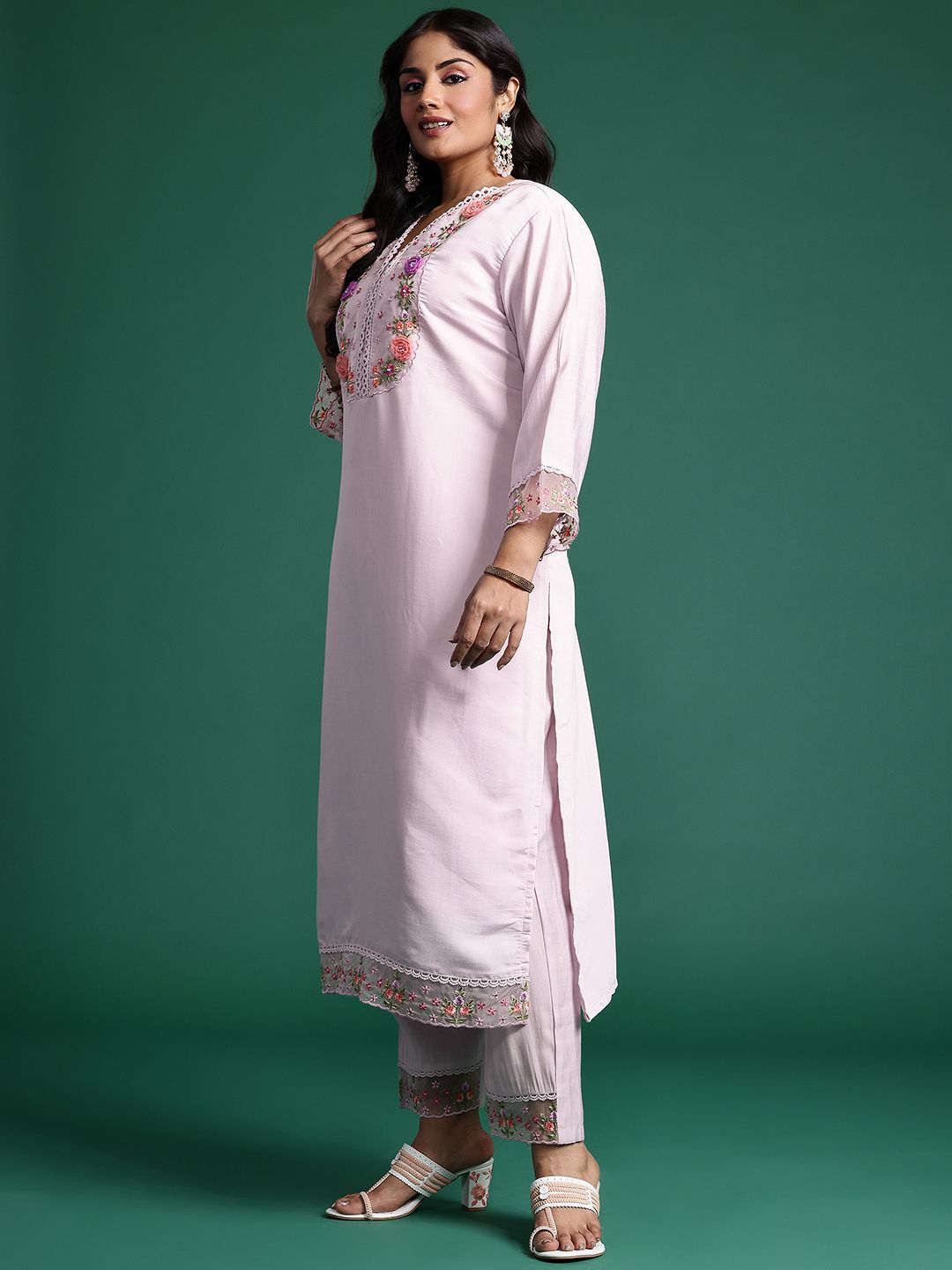Dhiyona IE Plus Size Floral Embroidered Beads & Stones Kurta with Trousers & With Dupatta