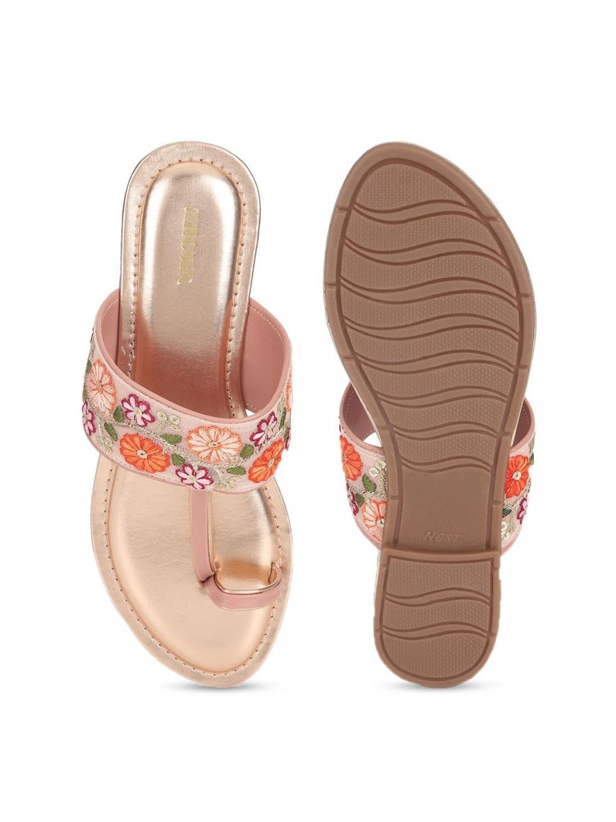 Dhiyona AK Women Ethnic Embellished One Toe Flats