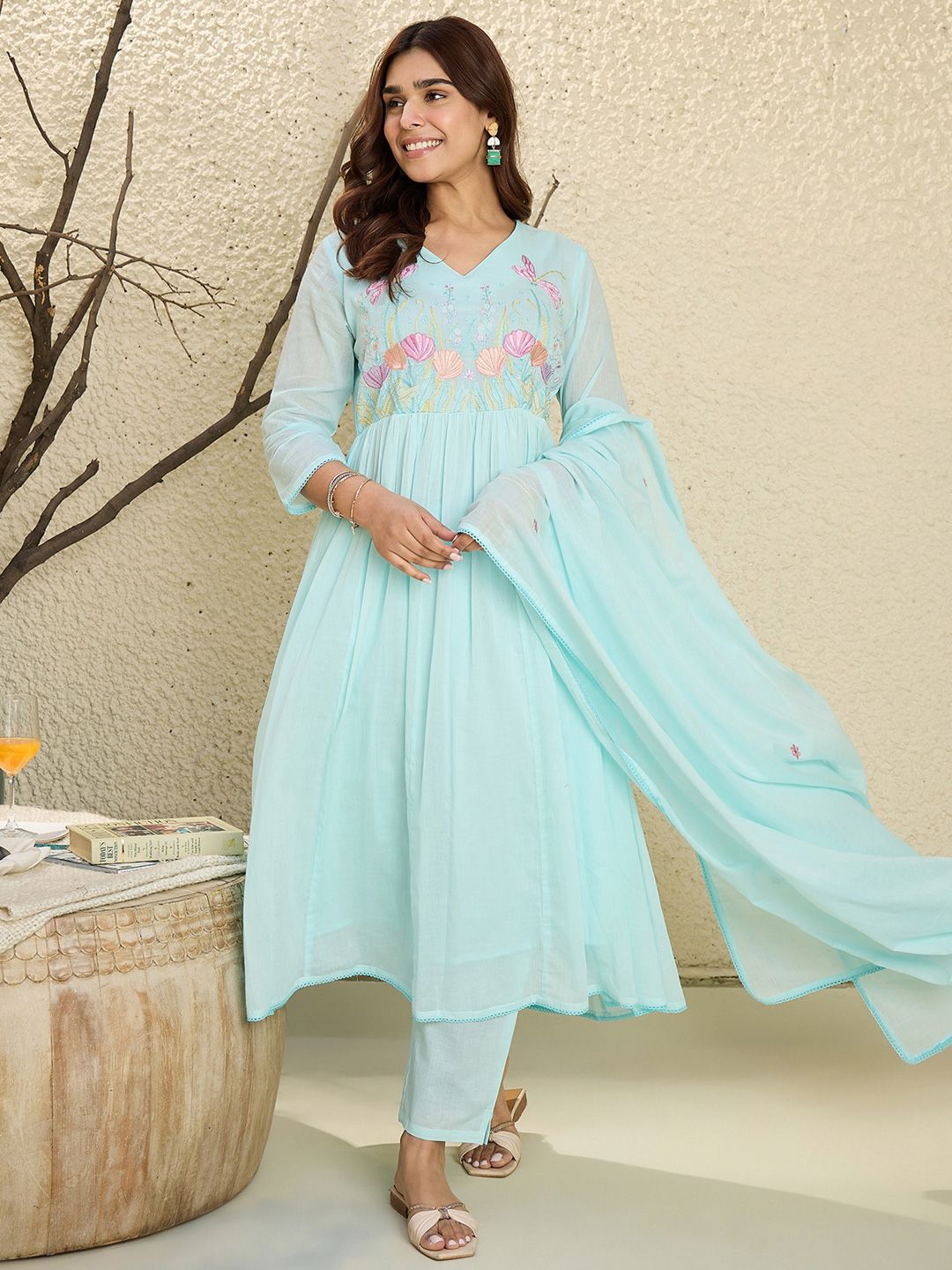 Women Floral Embroidered Regular Thread Work Pure Cotton Kurta with Trousers & With Dupatta