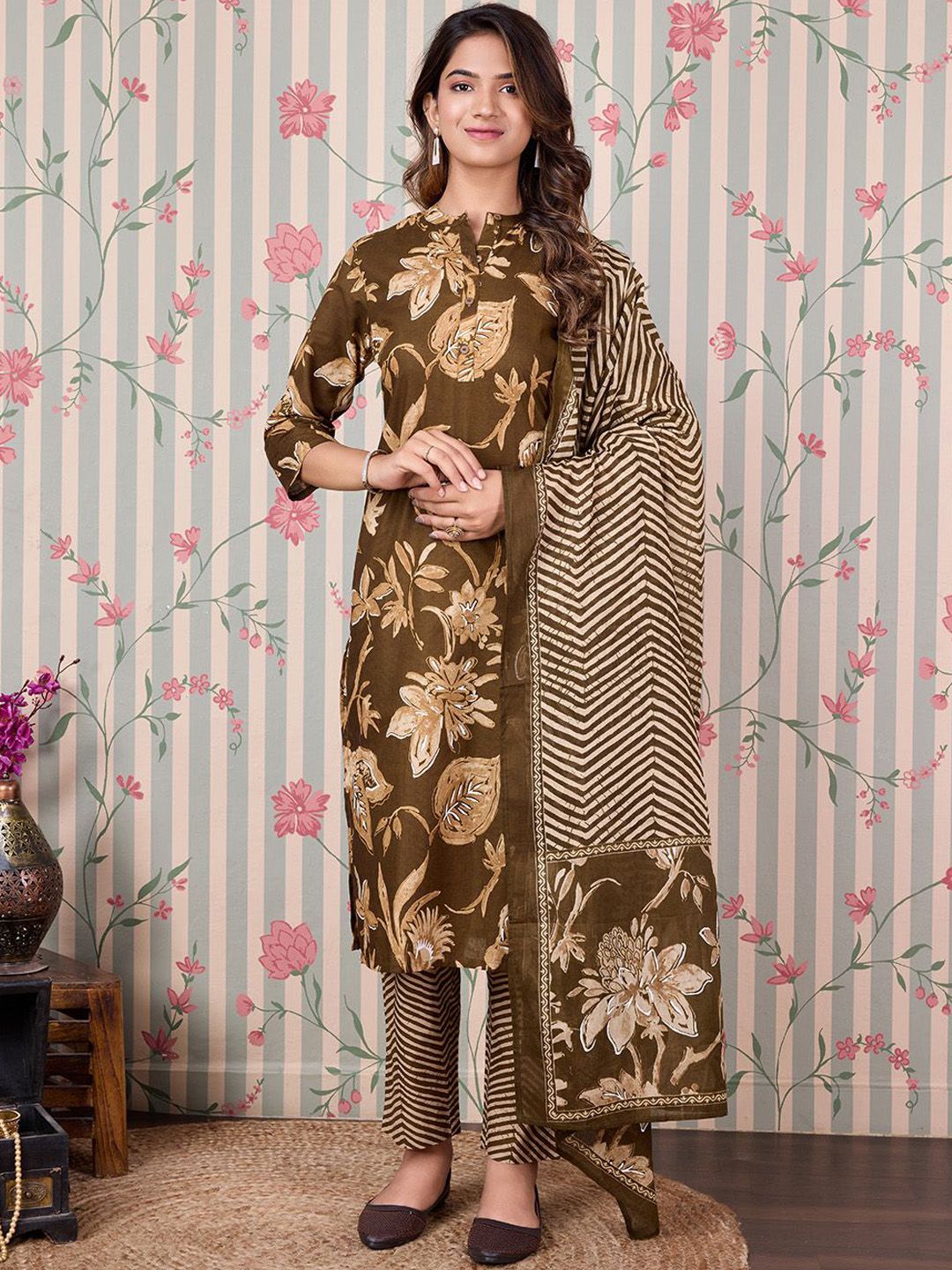 Dhiyona OD  Floral Printed Regular Pure Cotton Kurta with Trousers & Dupatta