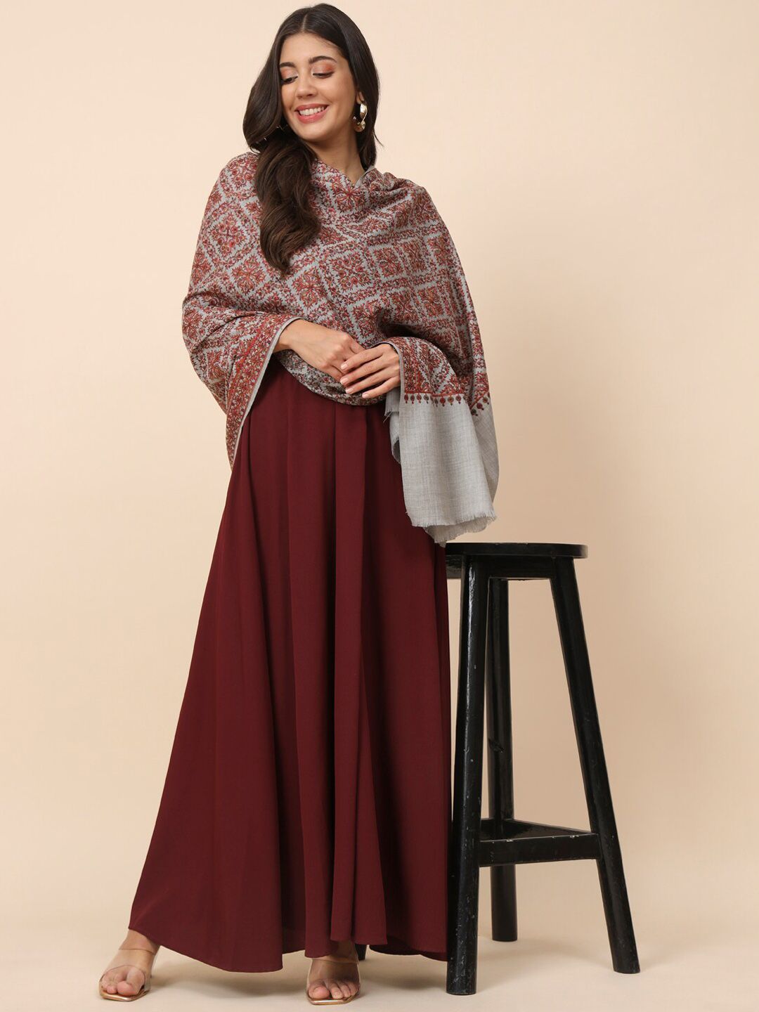 Dhiyona PA Floral Embroidered Pure Woolen Shawl