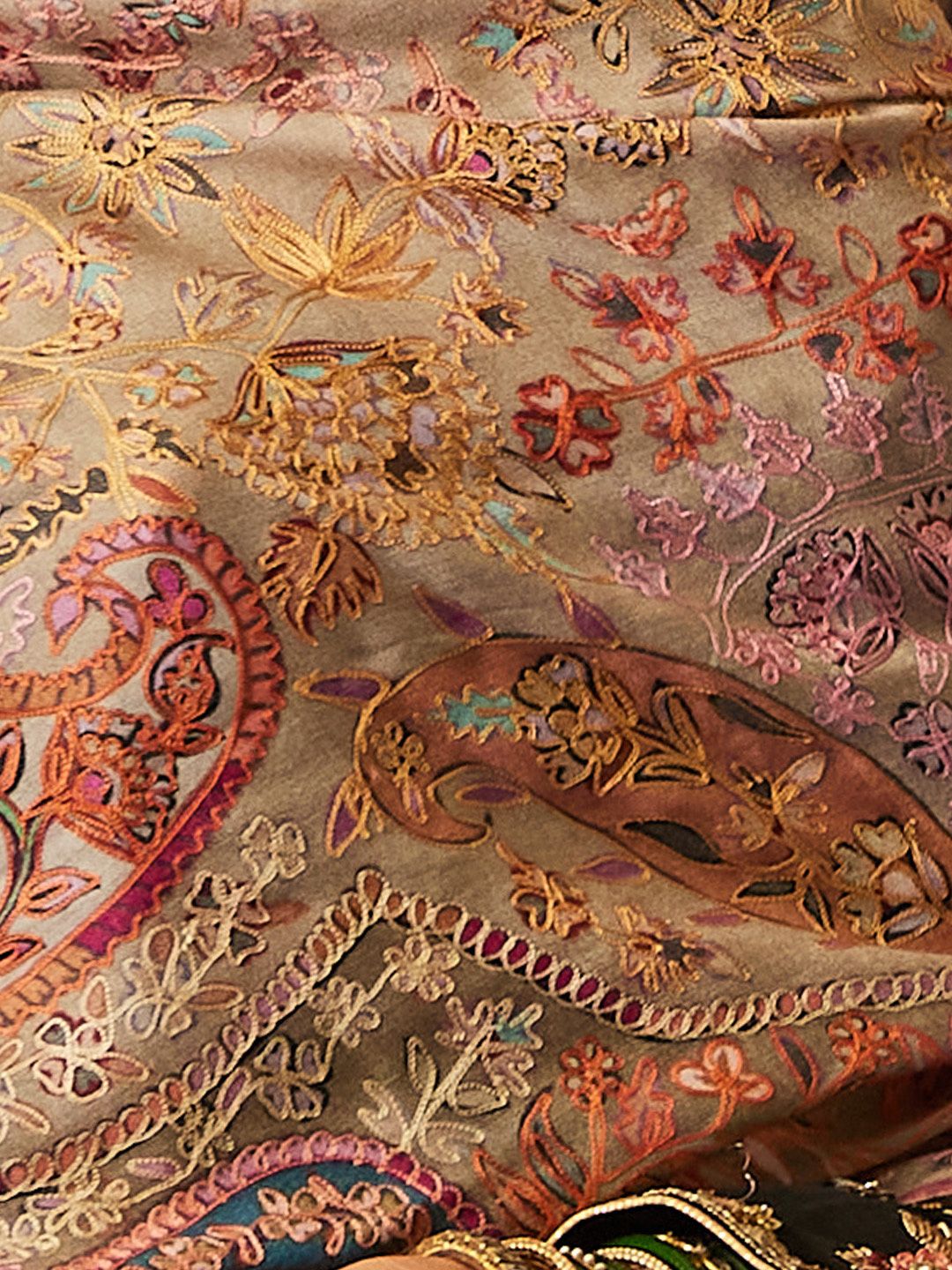 Dhiyona PA Women Floral Embroidered Shawl