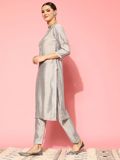 Dhiyona VA Women'sFloral Embroidered Regular Beads and Stones Kurta with Trousers & Dupatta