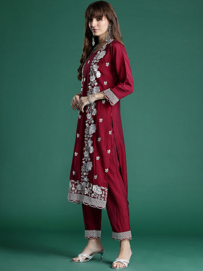Floral Embroidered Panelled Thread Work Kurta With Trousers & Dupatta