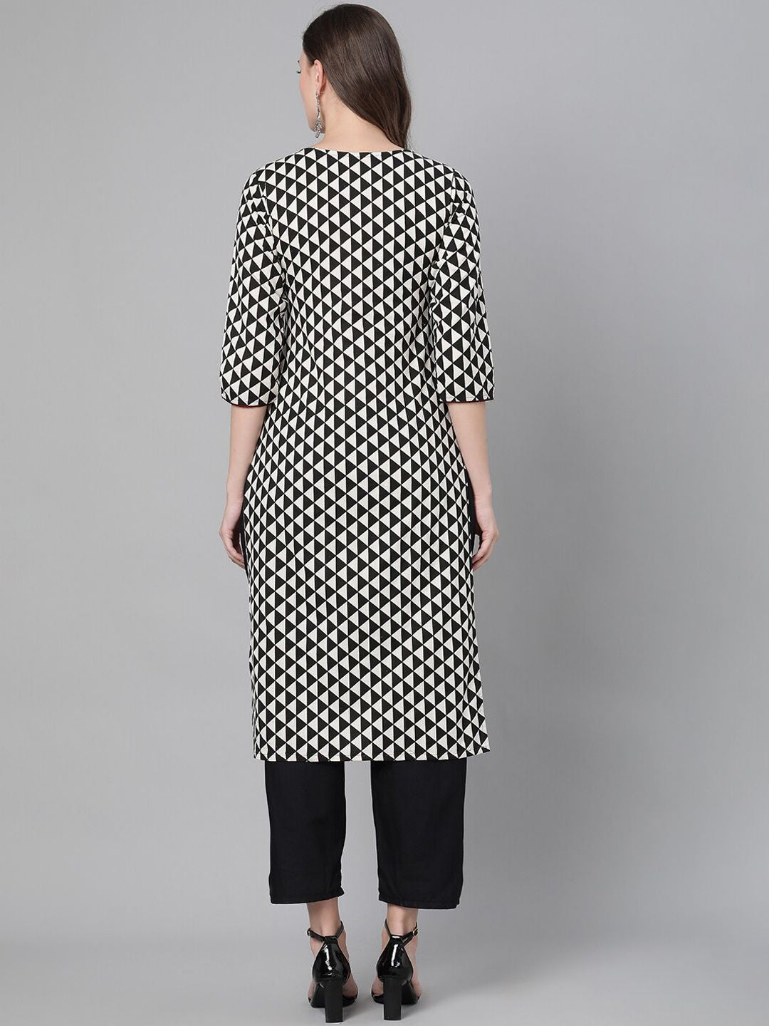 Dhiyona IE Women Black & White Geometric Printed Straight Kurta