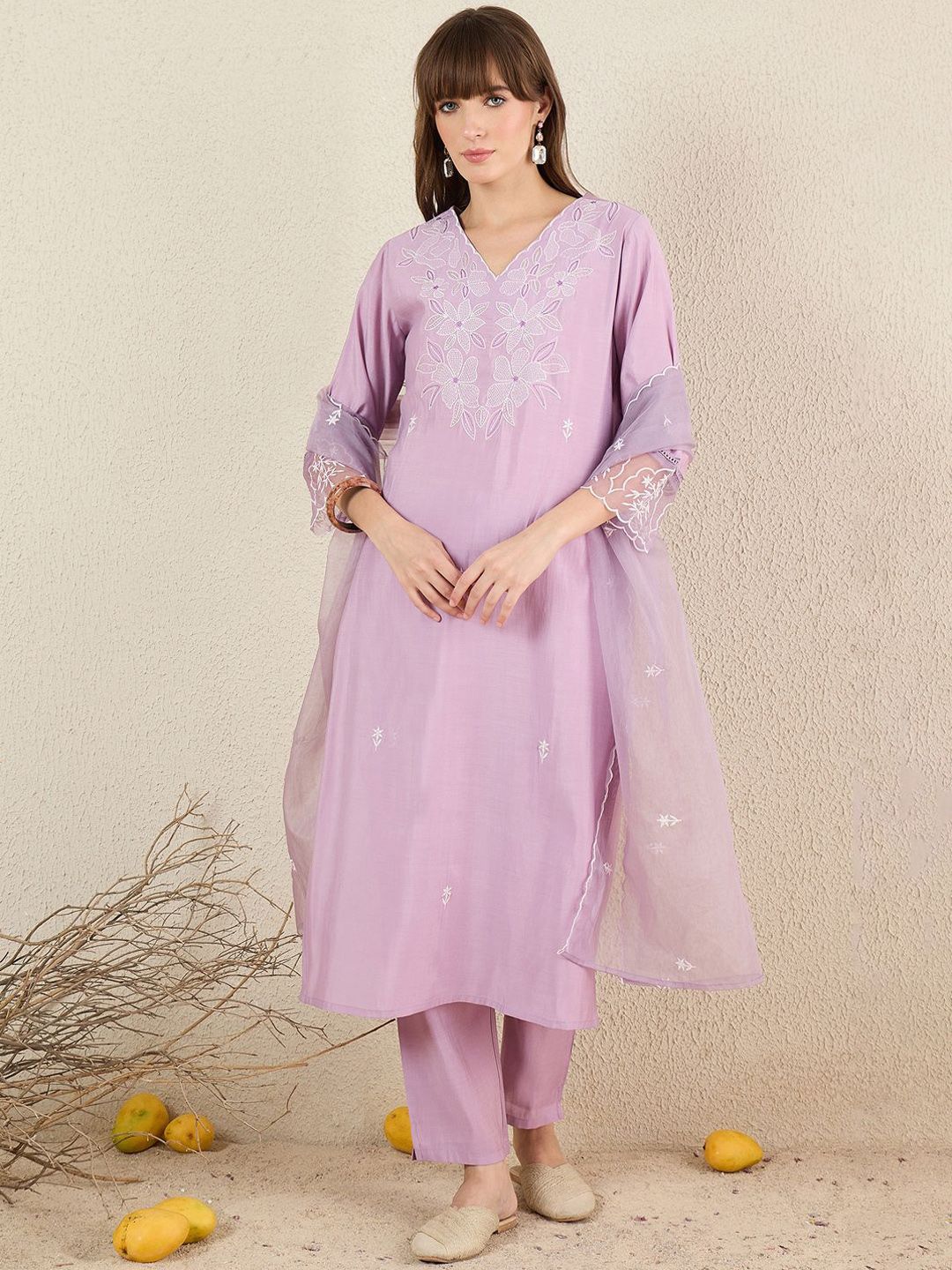 Women Floral Embroidered Regular Thread Work Kurta with Trousers & Dupatta