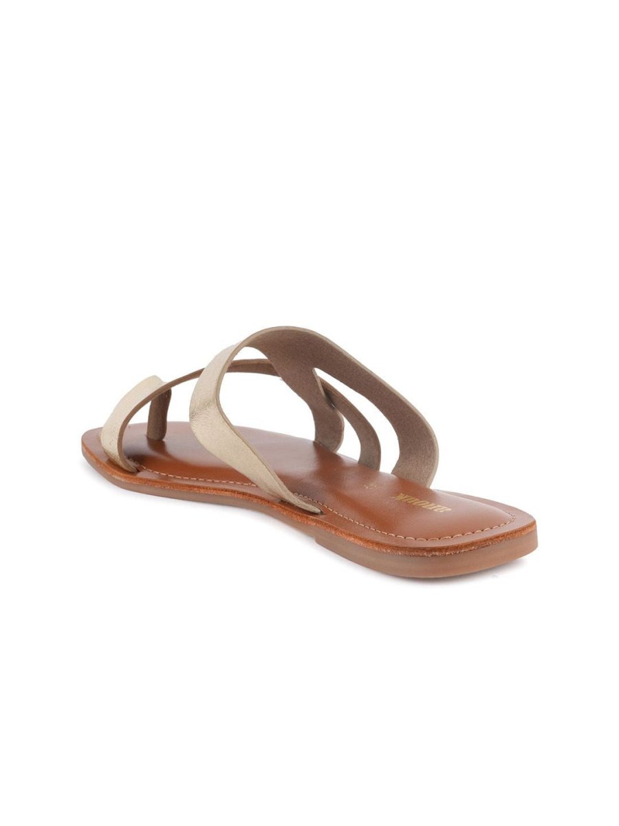Dhiyona AK Women Textured One Toe Flats