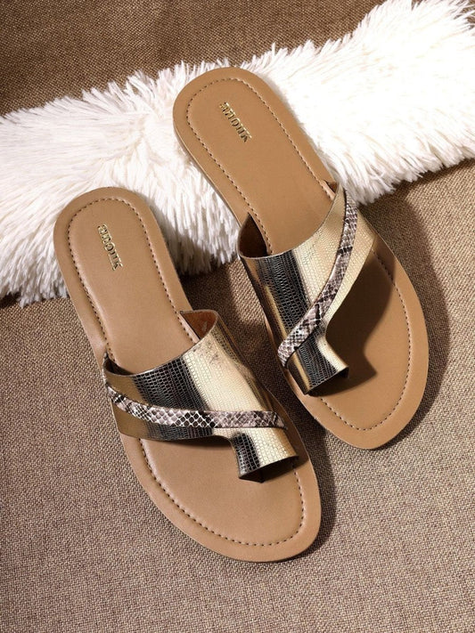 Dhiyona AK Women Textured One Toe Flats