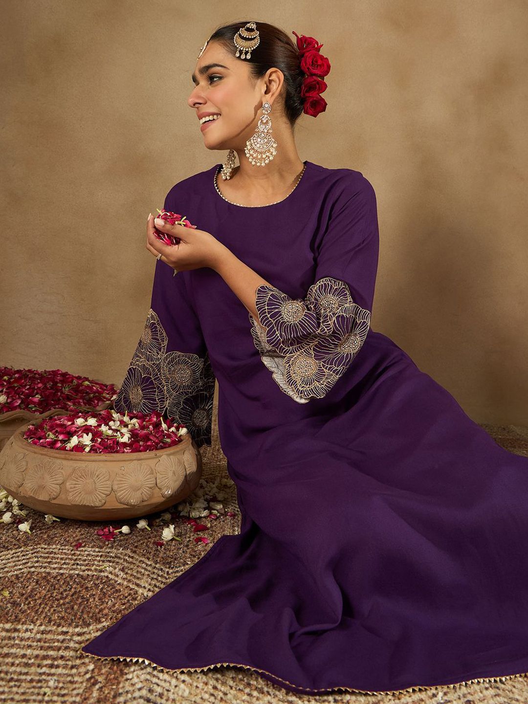 Dhiyona IE Women Floral Embroidered Regular Kurta with Trousers