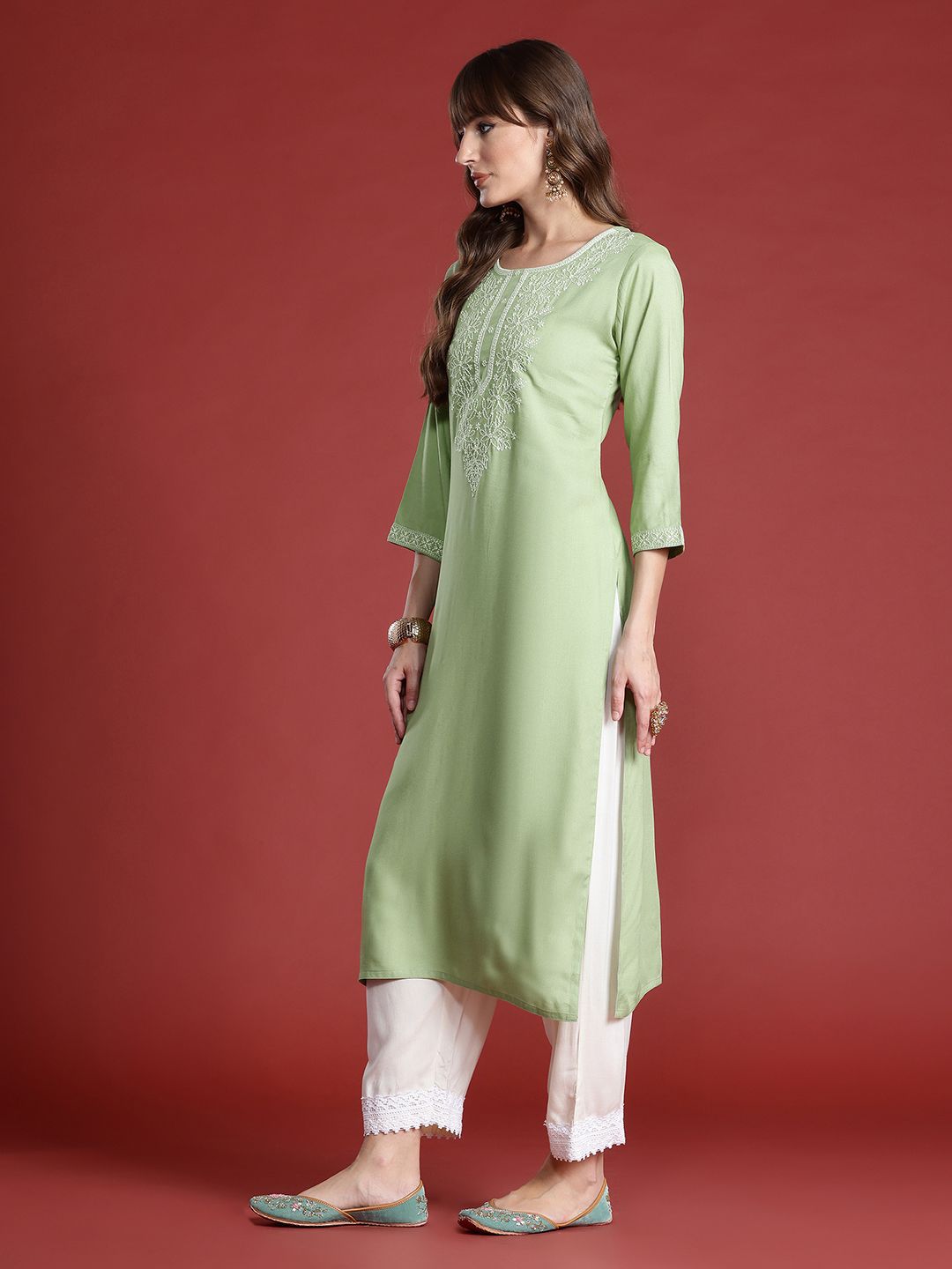 Dhiyona IE Floral Embroidered Thread Work Kurta