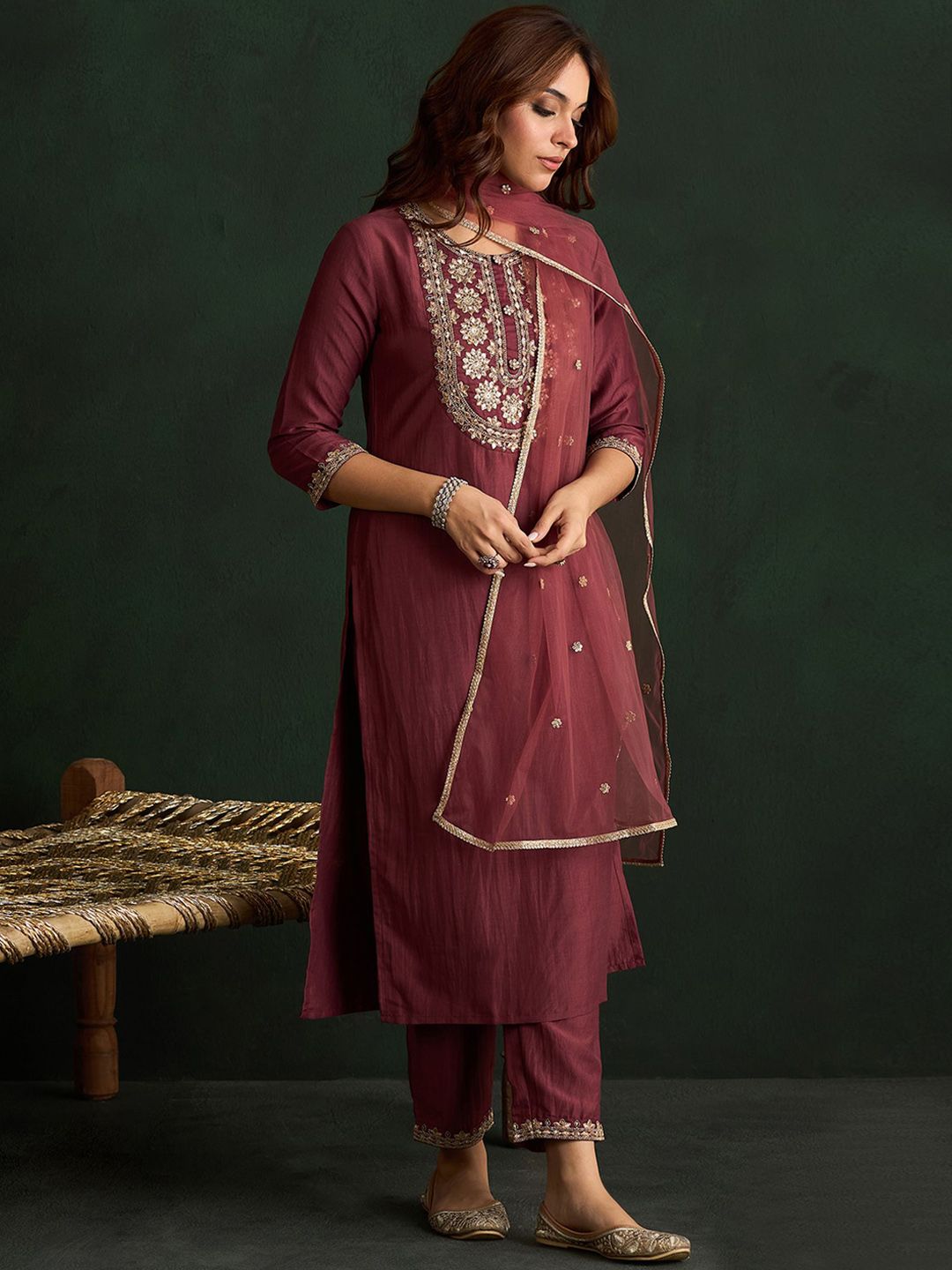 Dhiyona IE Women Floral Embroidered Regular Kurta with Trousers & With Dupatta