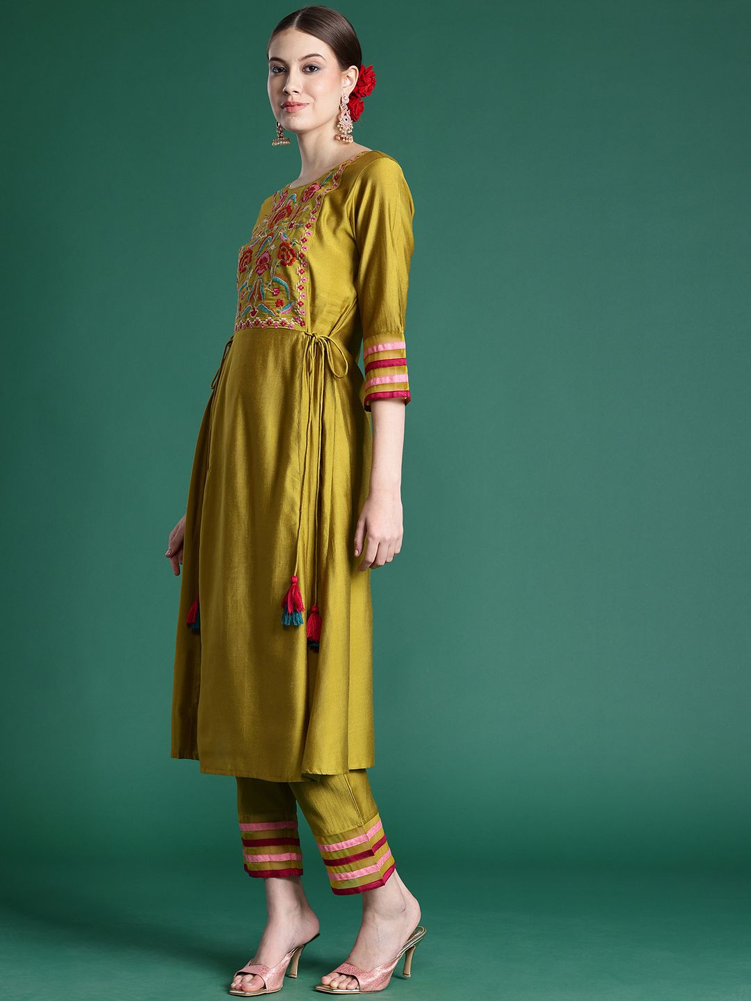 Floral Yoke Design Thread Work Liva Kurta With Trousers