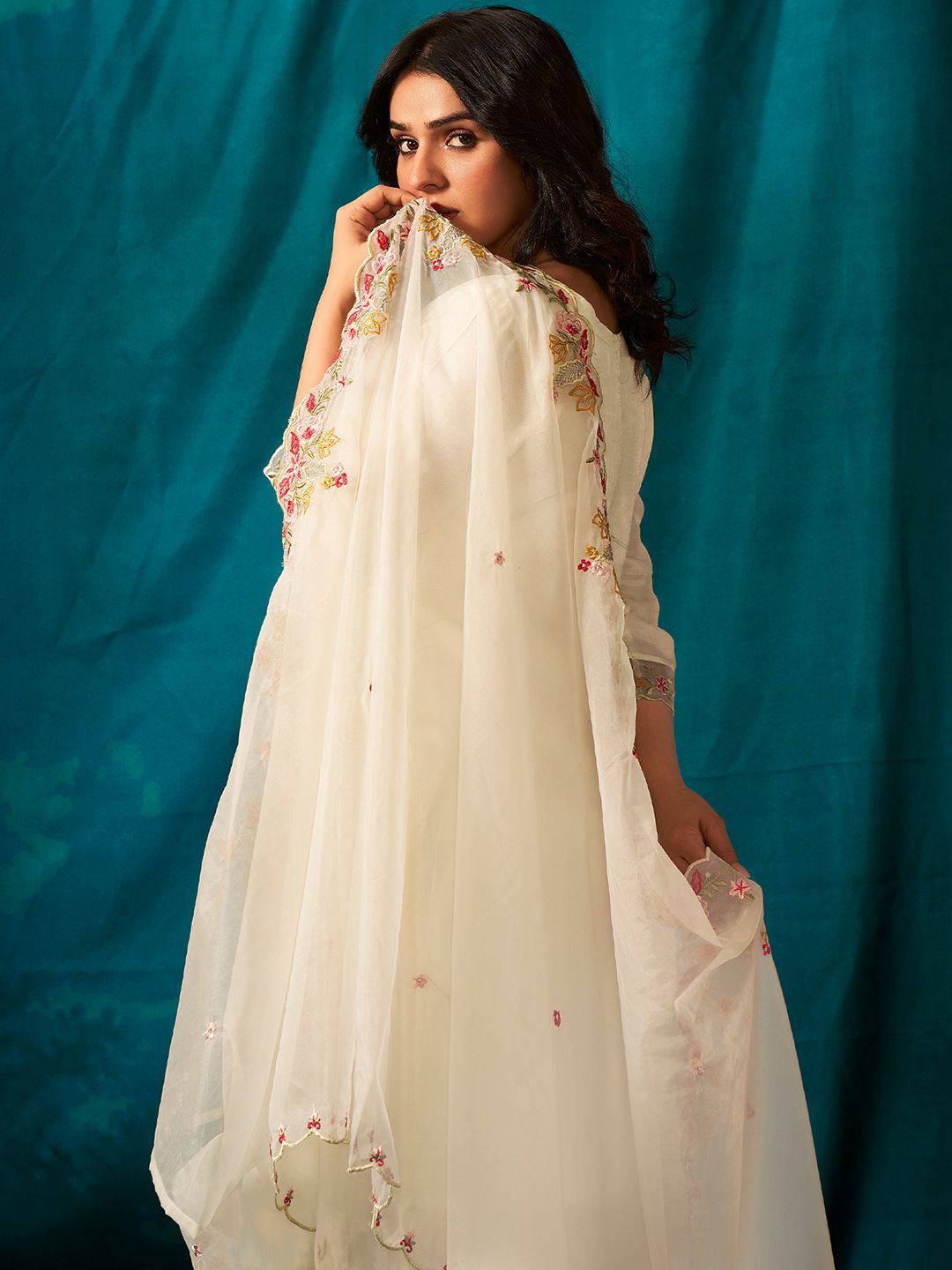 Women Ethnic Motifs Embroidered Regular Kurta with Trousers & With Dupatta