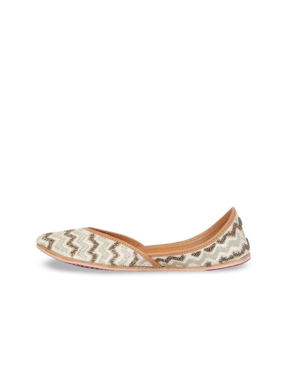 Dhiyona HOP Embroidered Slip-On Mojaris