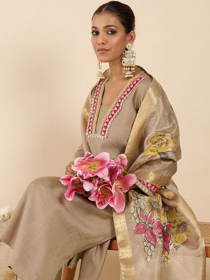 Women Floral Regular Thread Work Raw Silk Kurta with Trousers & With Dupatta