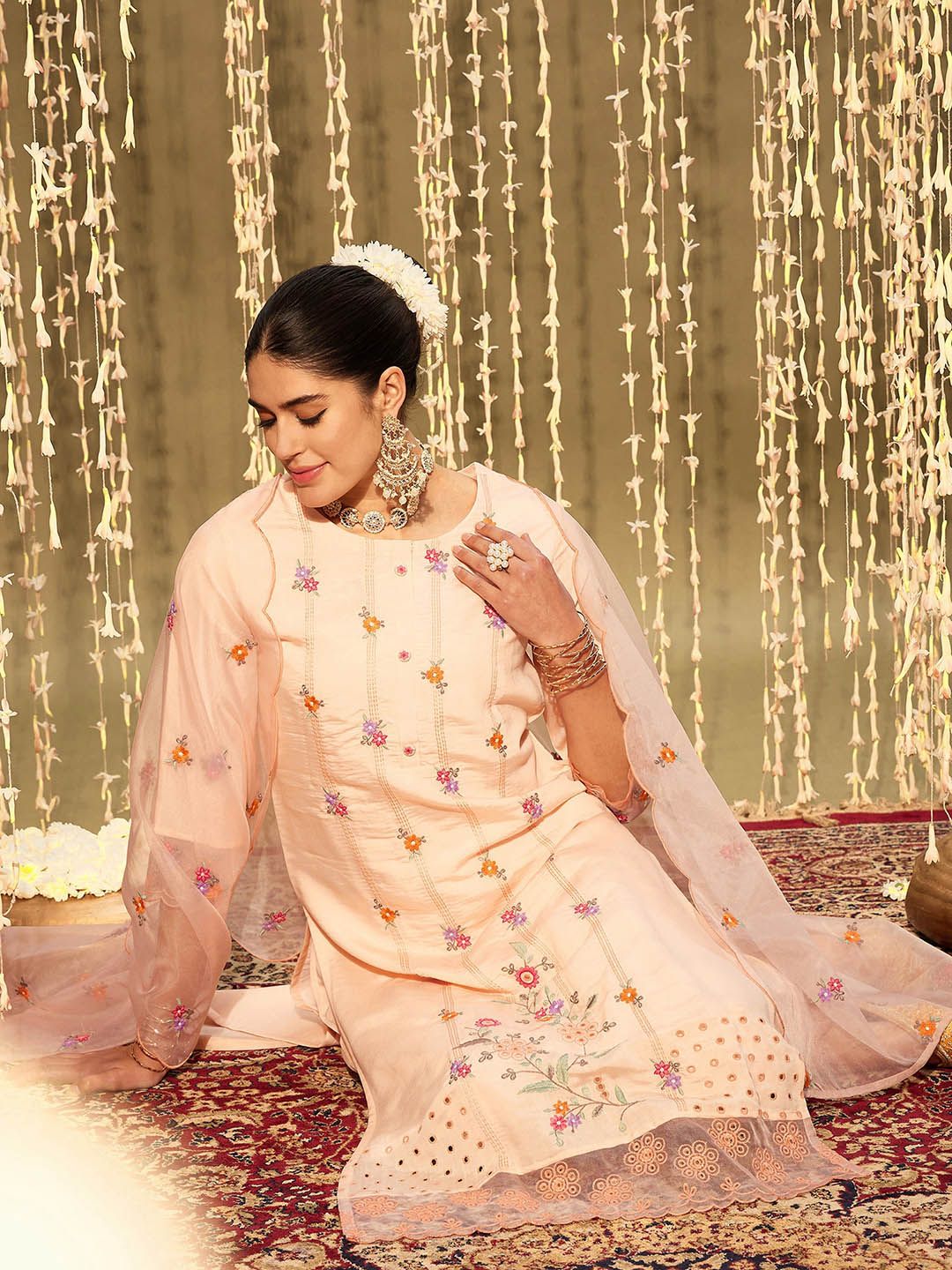 Floral Embroidered Regular Thread Work Kurta With Trousers & Dupatta