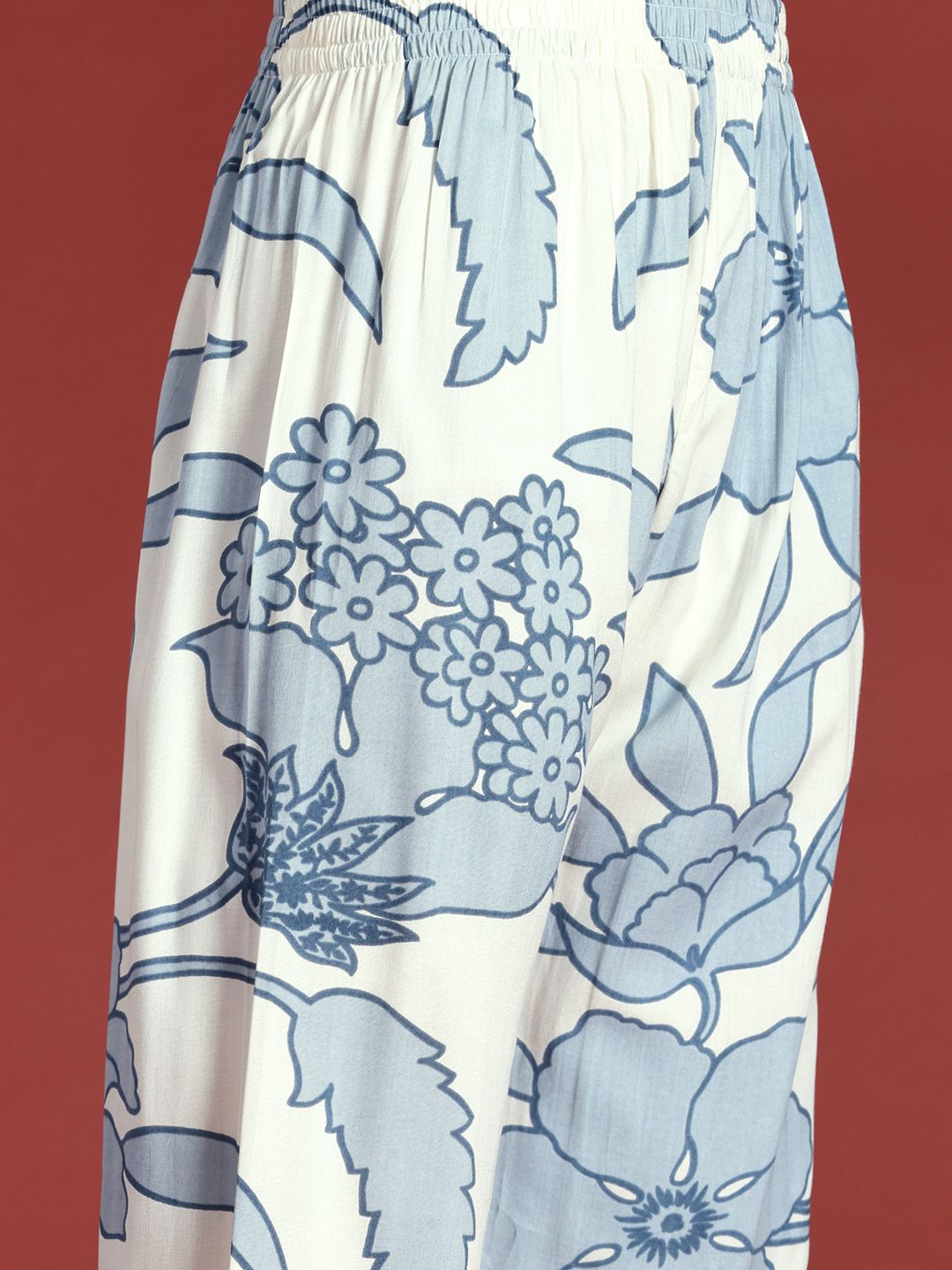 Dhiyona IE Women Floral Printed Kurta with Palazzos
