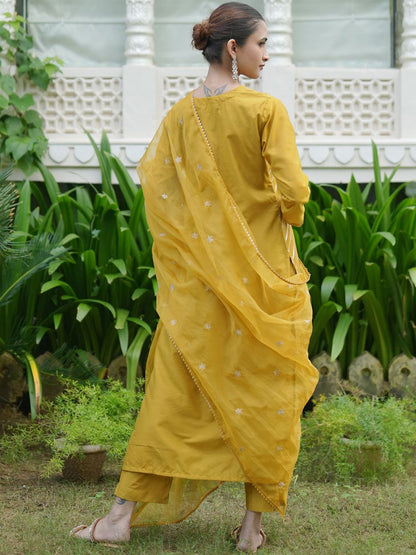 Dhiyona IE Women Leheriya Embroidered Chanderi Silk Kurta With Trousers & Dupatta