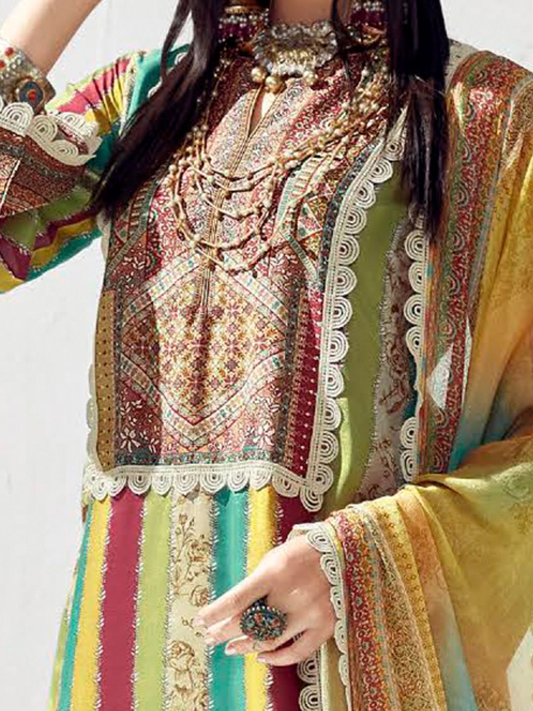 Dhiyona IE Women Ethnic Motifs Printed Regular Thread Work Kurta Trousers With Dupatta