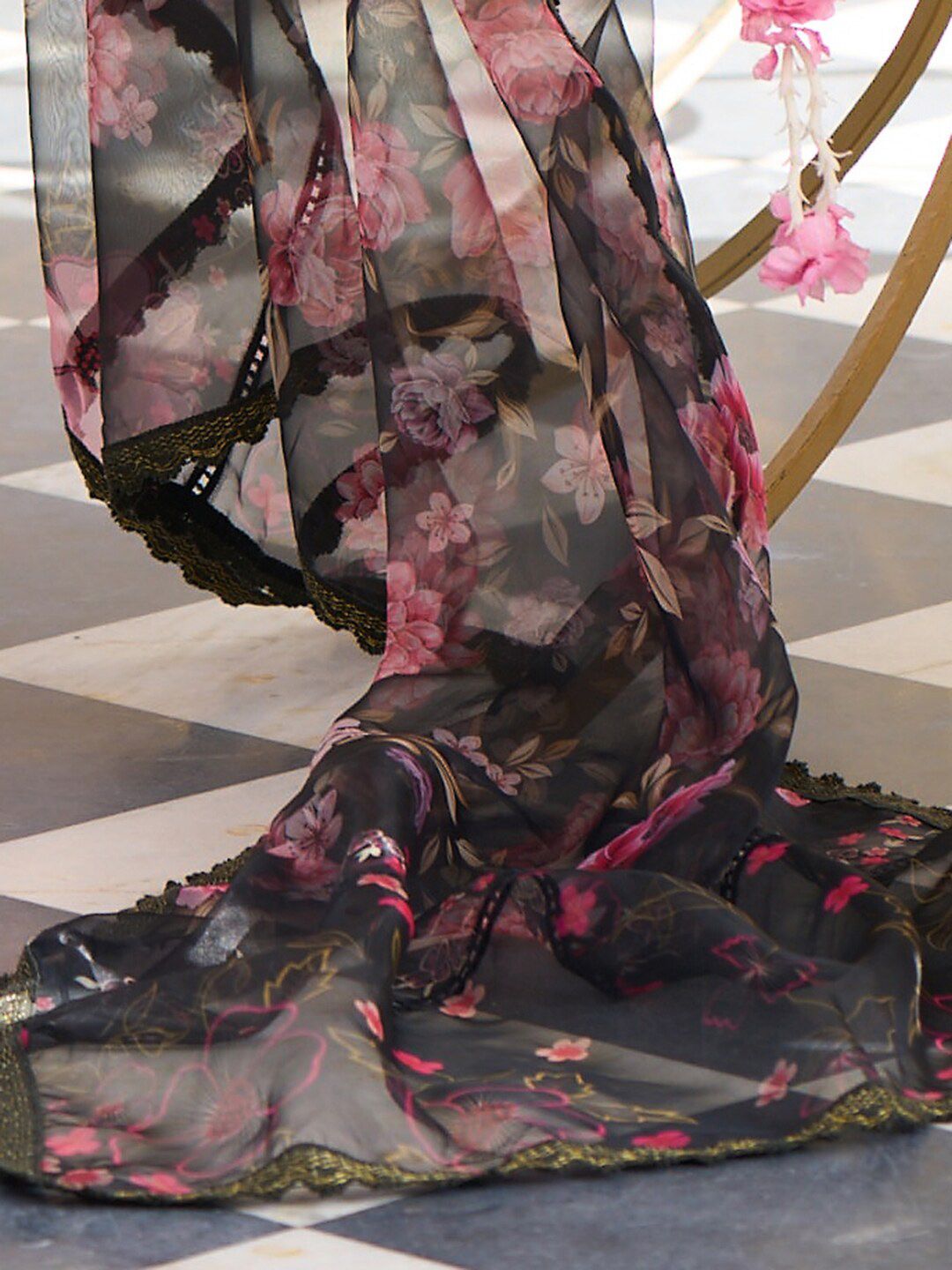 Floral Embroidered Regular Thread Work Kurta With Trousers & Dupatta