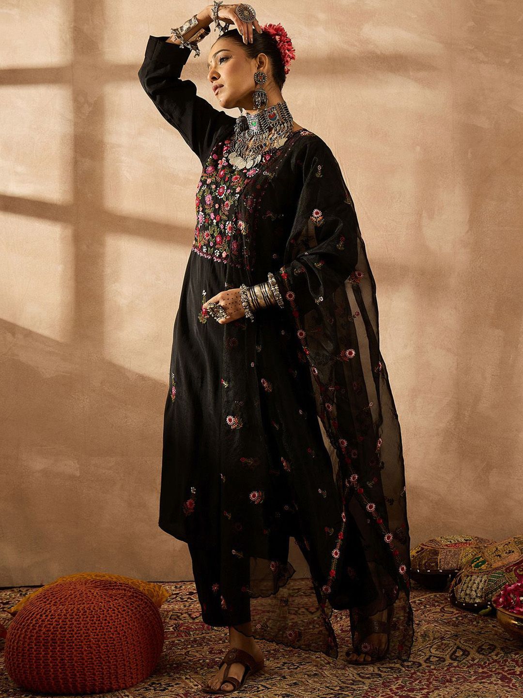 Dhiyona IE Women Floral Embroidered Regular Thread Work Kurta with Trousers & With Dupatta