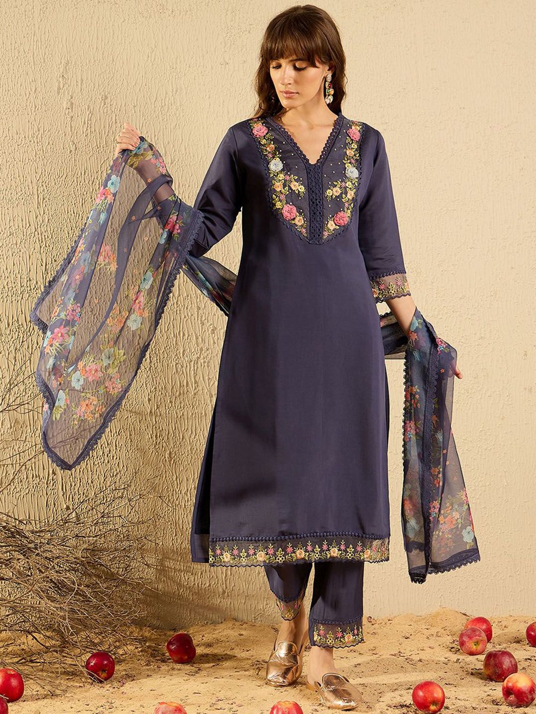 Dhiyona IE Women Floral Embroidered Regular Thread Work Kurta with Trousers & With Dupatta