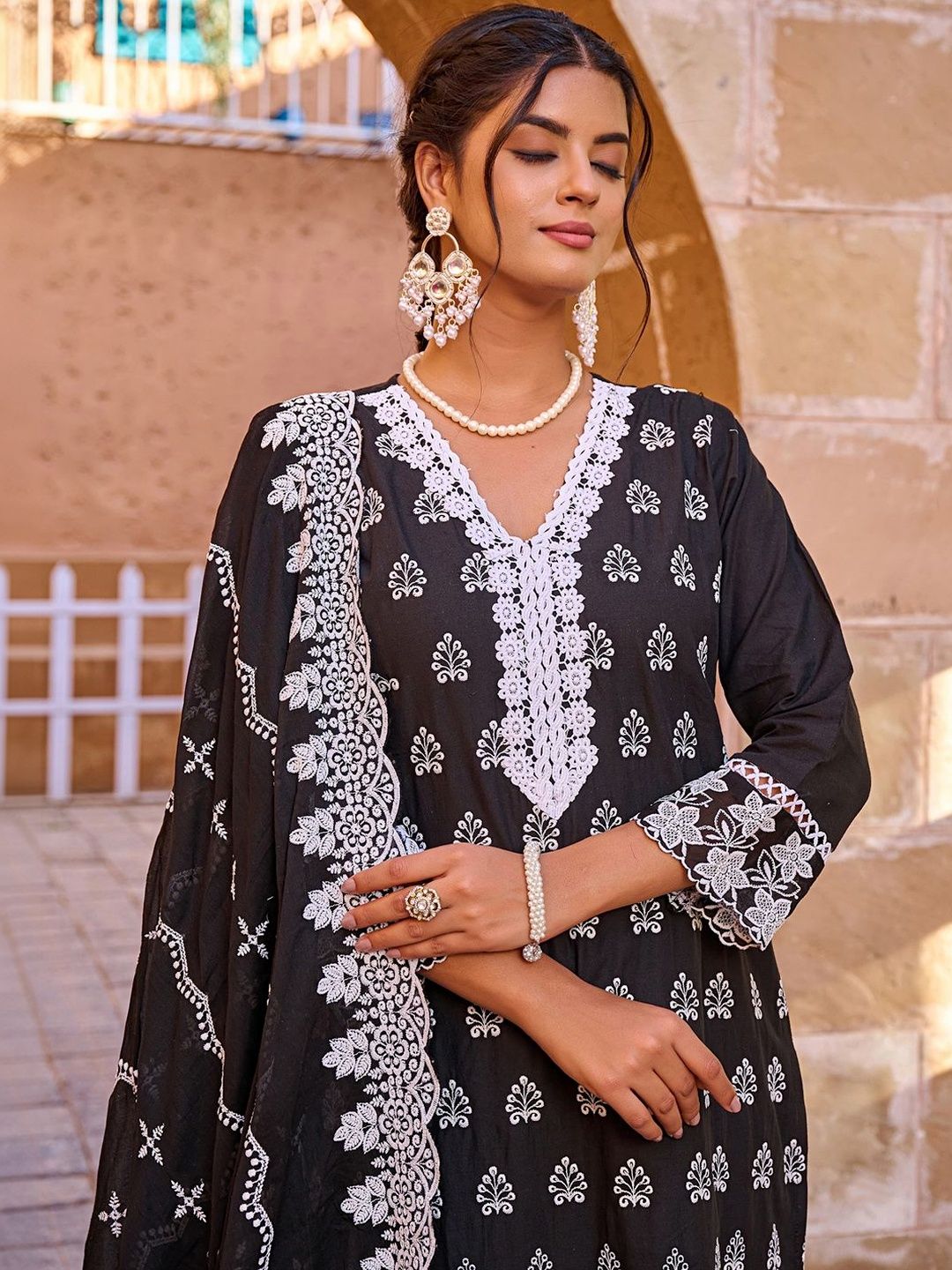 Women Ethnic Motifs Embroidered Regular Thread Work Pure Cotton Kurta with Trousers & With Dupatta
